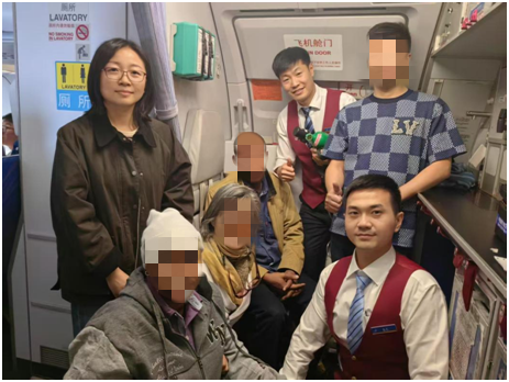 万米高空抢救外籍乘客，丹东女医生真棒！